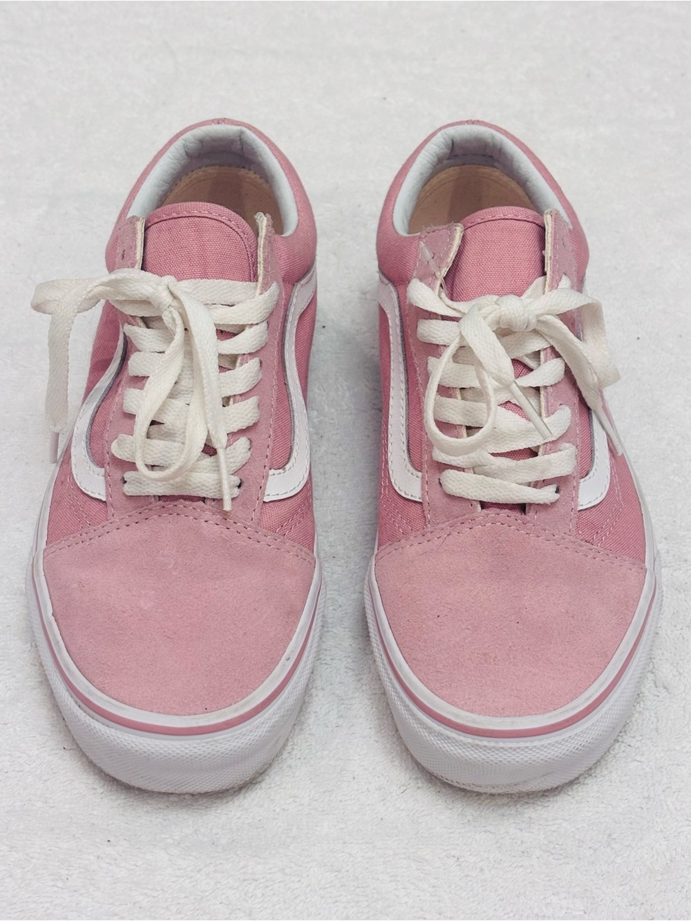 Brand New Sneakers by Vans - women’s size 6.5 / men’s 5 / UK 4 - box 17A